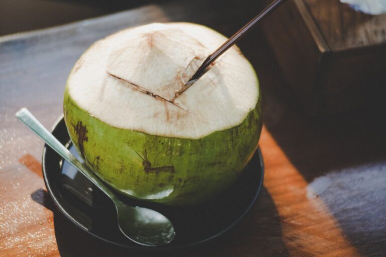 cara mengupas kelapa muda cepat